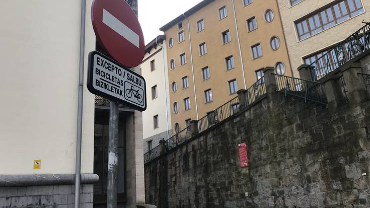 Bizikletak espaloitik errepideetara jeistea aurreikusten du Iruñeko mugikortasun ordenantza berriak