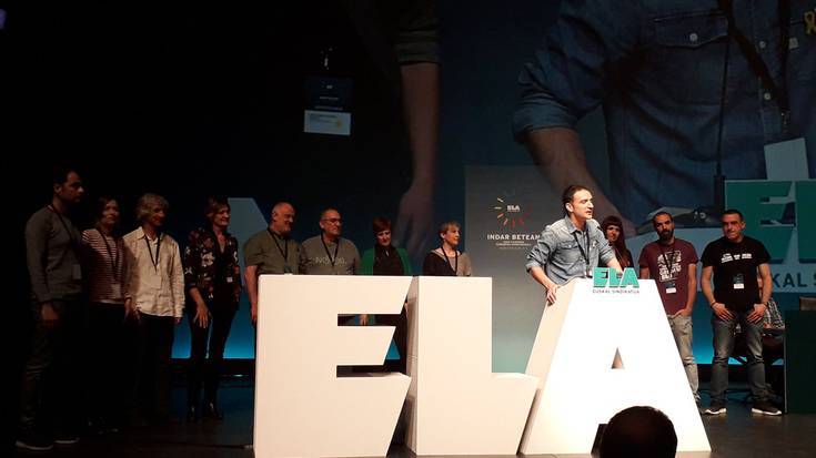 Lekuko aldaketa ELAren gidaritzan: Txiki Muñozek Mitxel Lakuntzari pasa dio testigua