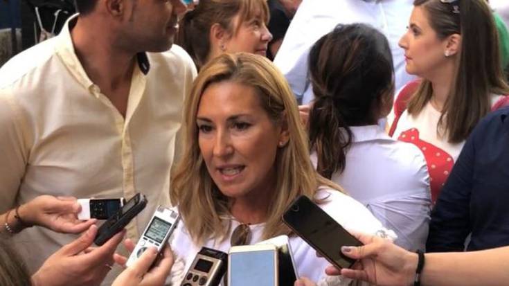 Aldapako sanferminetan gaztetxearen jarduna kritikatzera hurbildu zen Ana Beltran