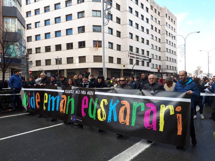 Euskarak dagokion arnasa behar duela adierazi dute Iruñean