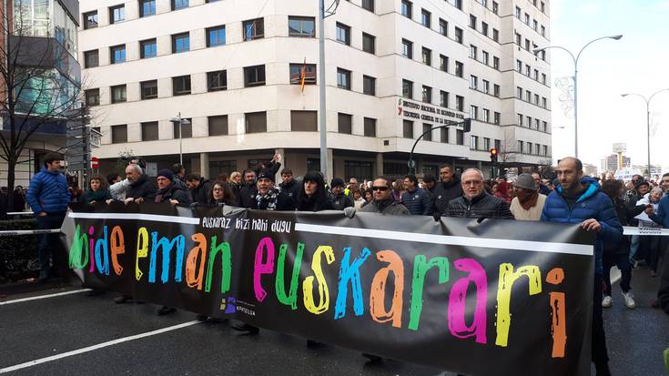 Euskarak dagokion arnasa behar duela adierazi dute Iruñean