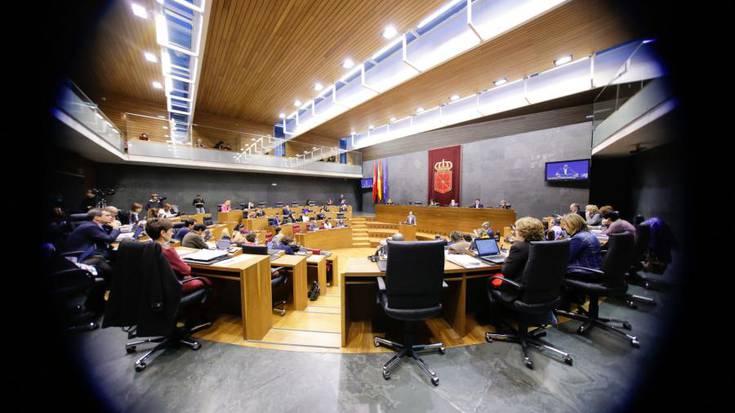 Kontratu Publikoen Legea onartu du parlamentuak