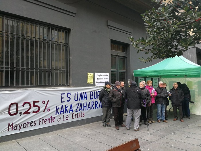 Pentsioak %0,25 igotzea adinduei "iseka" egitea da