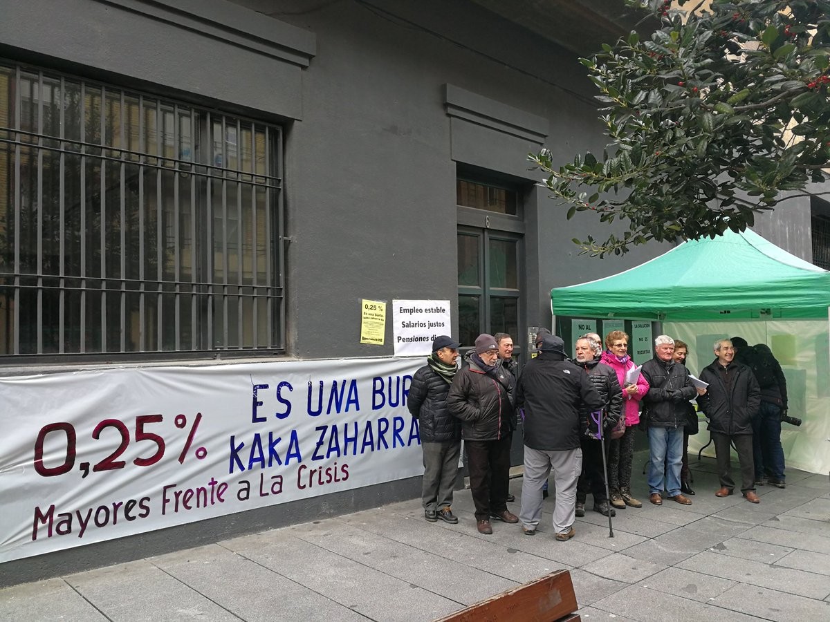 Pentsioak %0,25 igotzea adinduei "iseka" egitea da