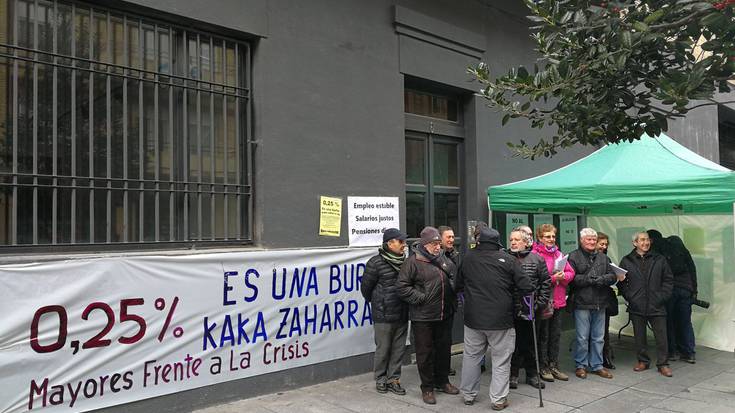 Pentsioak %0,25 igotzea adinduei "iseka" egitea da