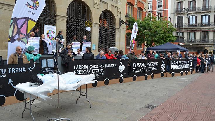 Sakabanaketa amai dadin eskatzeko protesta egin du Sarek asteburuan