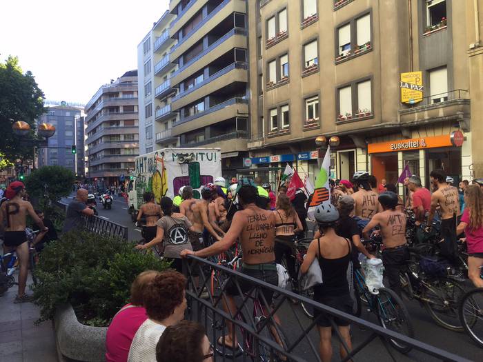 "Isun zaparrada" salatu dute AHTaren kontrako ekintzaileek